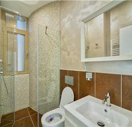 6 bedroom villa with pool and roof terrace, Sveti Stefan, sleeps 12